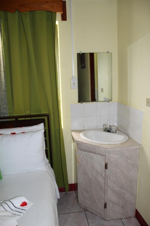 Belcove Hotel & Guesthouse 伯利兹城 外观 照片